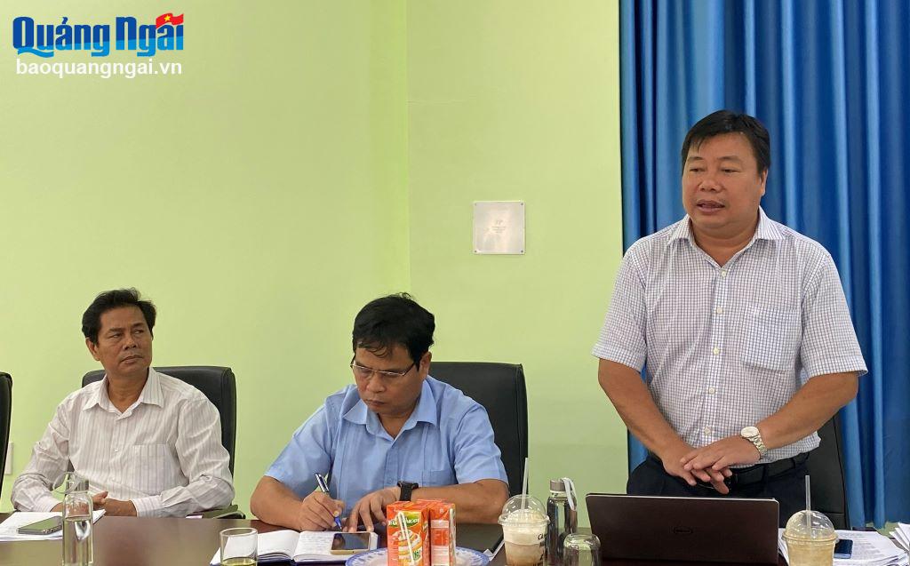 Phó Trưởng ban Dân tộc HĐND tỉnh Lê Hoàng Tân phát biểu tại buổi làm việc.