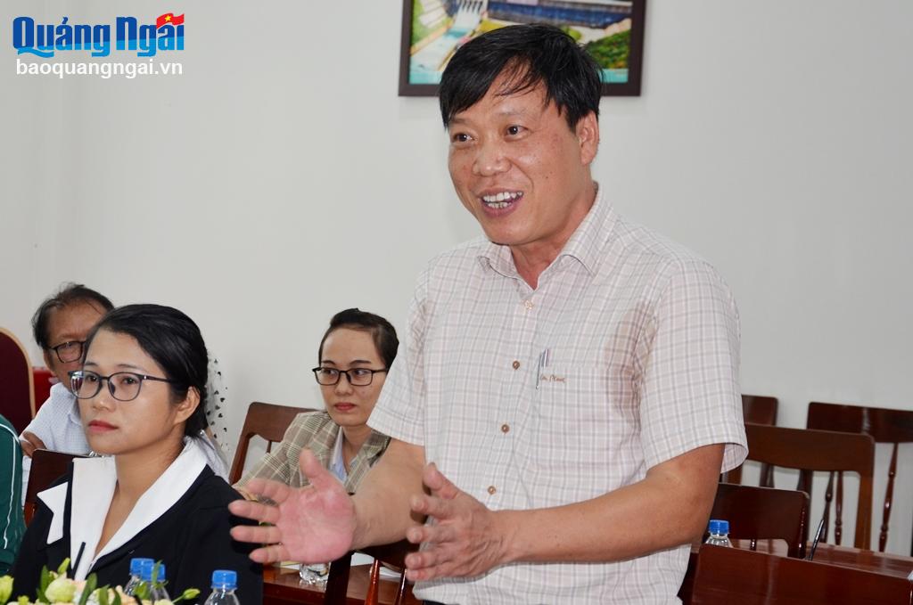 Bí thư Huyện ủy Lý Sơn Nguyễn Minh Trí phát biểu tại cuộc họp.
