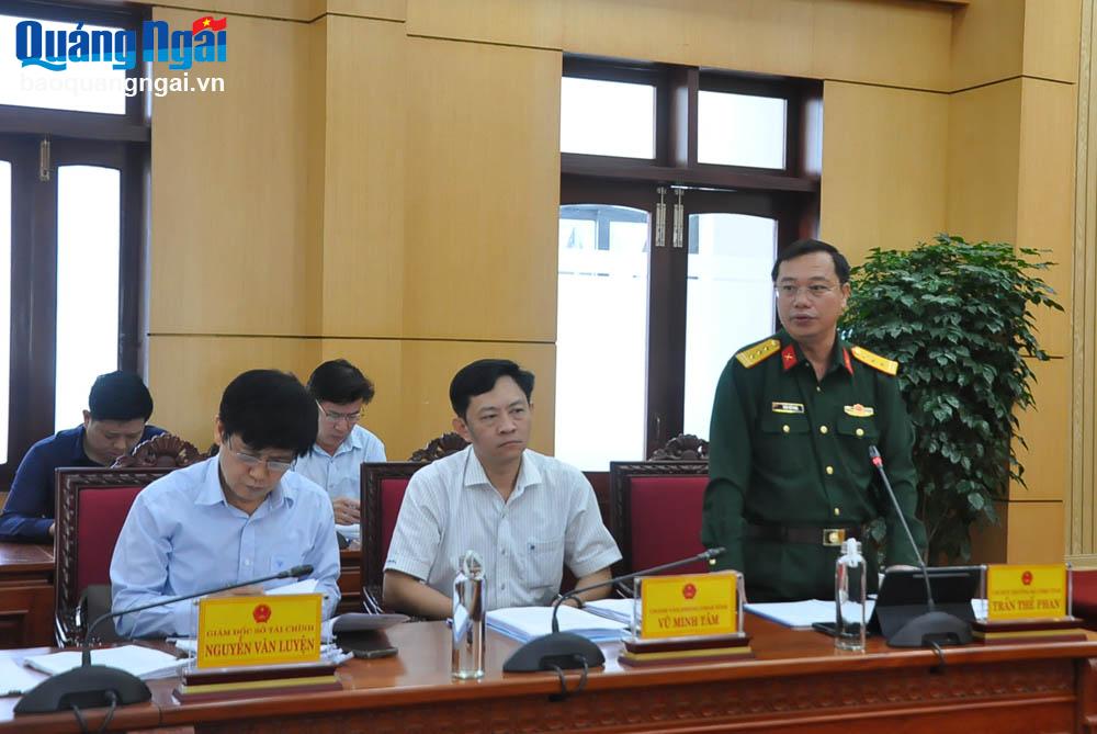 Lãnh đạo Bộ CHQS tỉnh đề xuất các nội dung liên quan đến chính sách đối với lực lượng dân quân tự vệ trên địa bàn tỉnh.