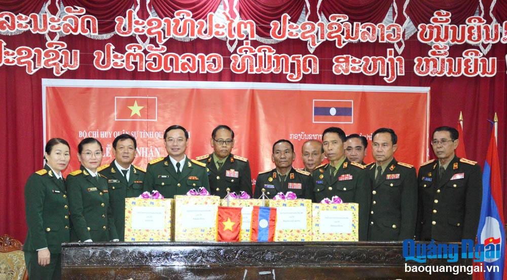 Bộ CHQS tỉnh: Thăm và làm việc tại tỉnh Champasak (Lào)