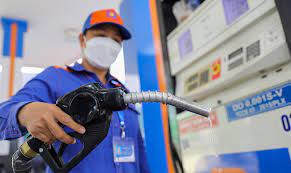 Giá xăng dầu đồng loạt tăng trở lại, RON95-III tăng thêm 740 đồng