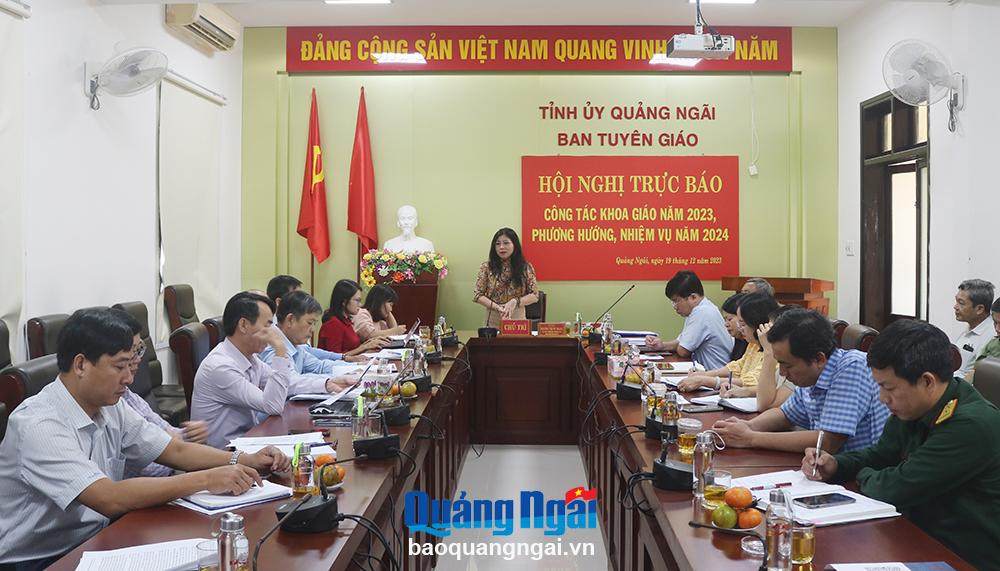 Phó Trưởng ban Thường trực Ban Tuyên giáo Tỉnh ủy Trương Thị Mỹ Trang phát biểu tại hội nghị.