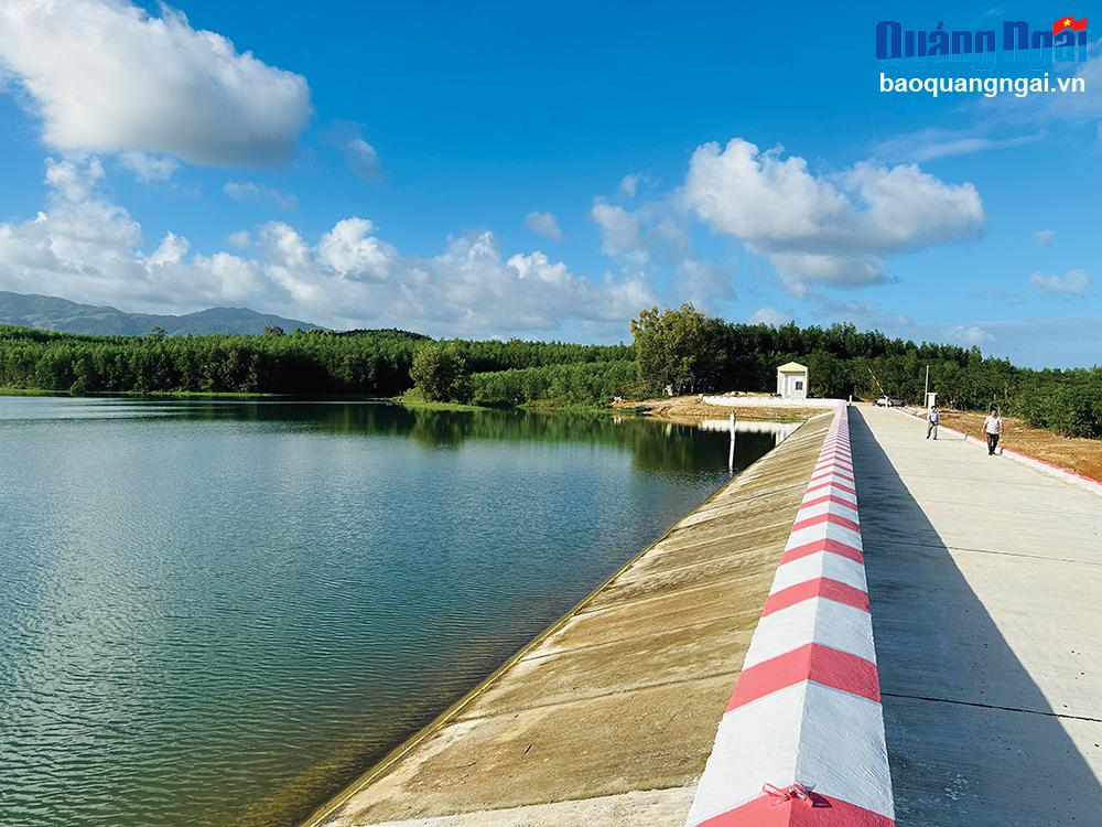 Hồ chứa nước Sở Hầu, xã Phổ Nhơn (TX.Đức Phổ) hoàn thành, phát huy hiệu quả ngay trong mùa mưa năm 2023.
