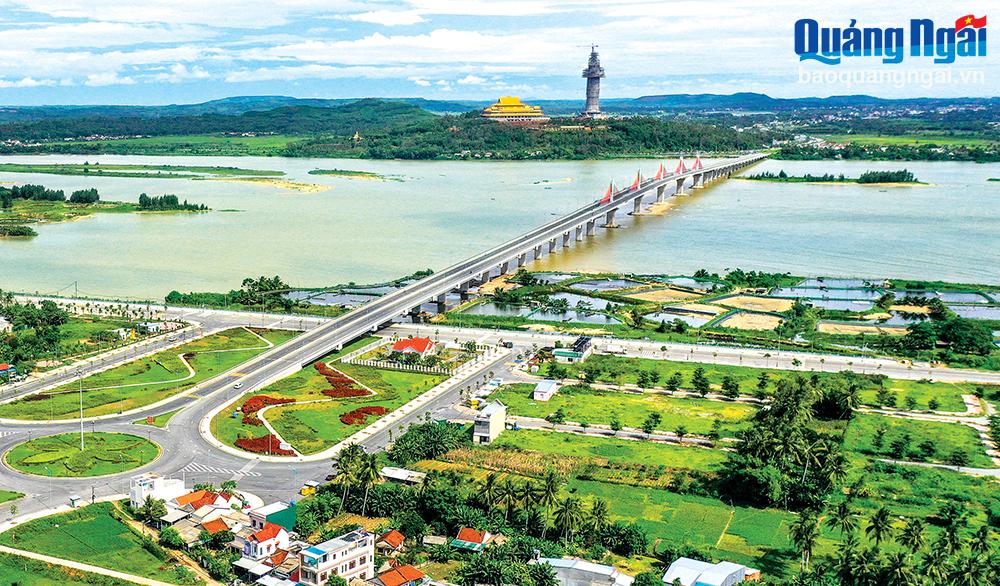 Cầu Cổ Lũy (TP.Quảng Ngãi) được đầu tư hoàn thành, kết nối giao thông tạo động lực để phát triển vùng ven biển Quảng Ngãi.                                       ẢNH: MINH THU