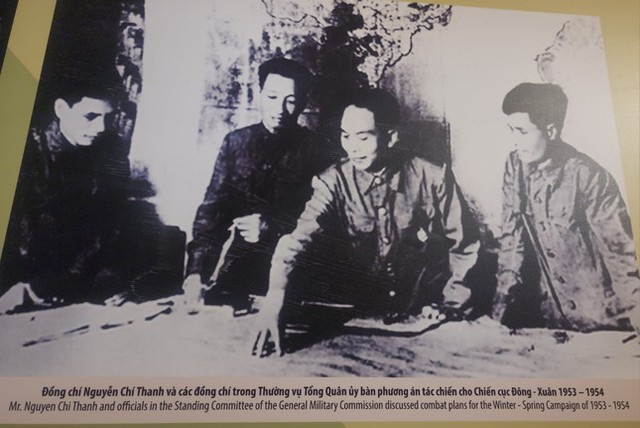 Đại tướng Nguyễn Chí Thanh bàn phương án tác chiến cho chiến Cục Đông-Xuân 1953-1954 - Ảnh: VGP/NN