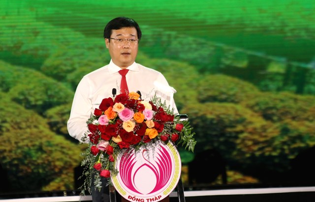 Đồng chí Lê Quốc Phong - Ủy viên Ban Chấp hành Trung ương Đảng, Bí thư Tỉnh ủy phát biểu khai mạc Festival Hoa - Kiểng Sa Đéc lần thứ 1 năm 2023