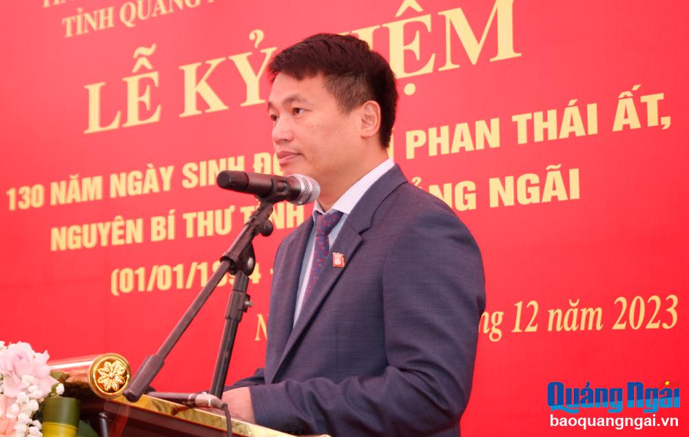 Phó Bí thư Thường trực Tỉnh ủy, Trưởng đoàn ĐBQH tỉnh Đặng Ngọc Huy đọc diễn văn tại lễ kỷ niệm.