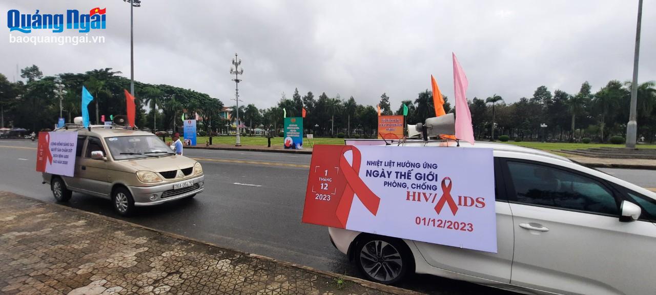Xe tuyên truyền hưởng ứng Tháng hành động phòng, chống HIV/AIDS và ngày Thế giới phòng, chống HIV/AIDS (1/12)
tại TP.Quảng Ngãi.