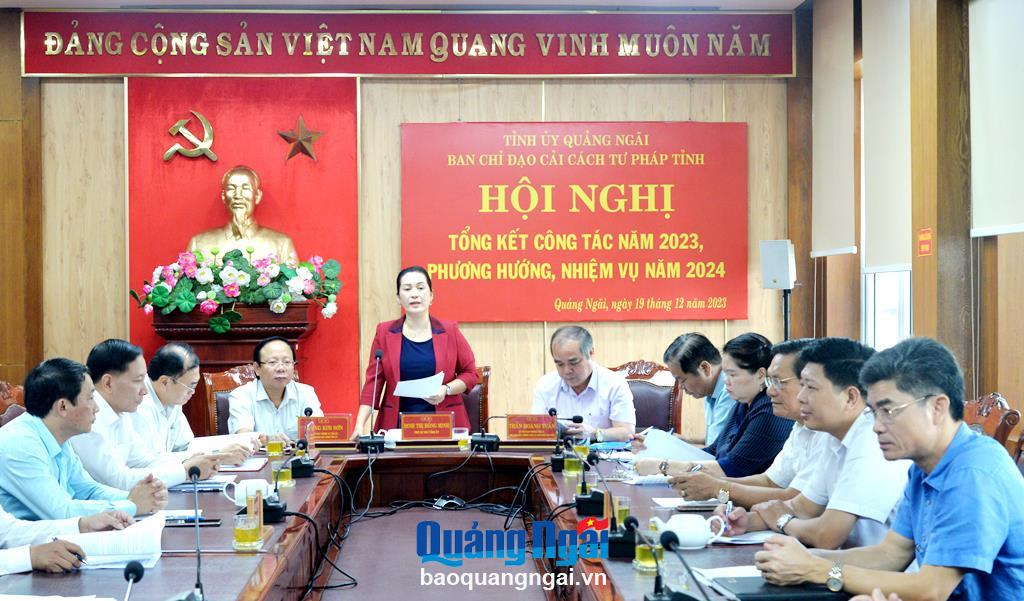 Phó Bí thư Tỉnh ủy, Trưởng ban Chỉ đạo Cải cách tư pháp tỉnh Đinh Thị Hồng Minh phát biểu kết luận tại hội nghị.