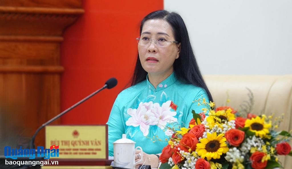 Ủy viên Trung ương Đảng, Bí thư Tỉnh ủy, Chủ tịch HĐND tỉnh Bùi Thị Quỳnh Vân điều hành phiên chất vấn.