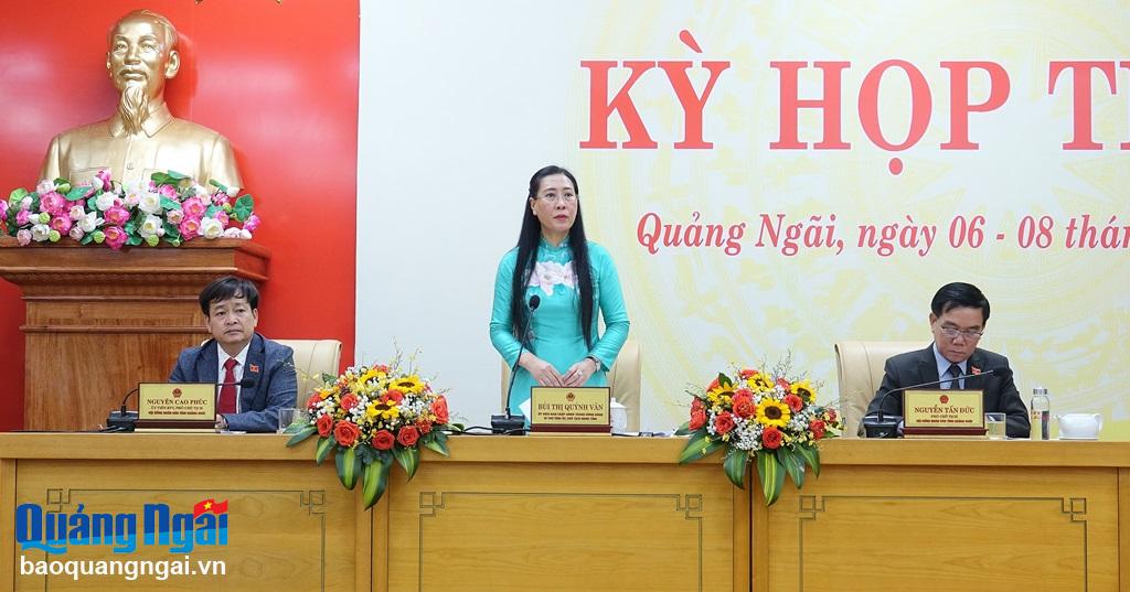 Ủy viên Trung ương Đảng, Bí thư Tỉnh ủy, Chủ tịch HĐND tỉnh Bùi Thị Quỳnh Vân điều hành phiên chất vấn và trả lời chất vấn.