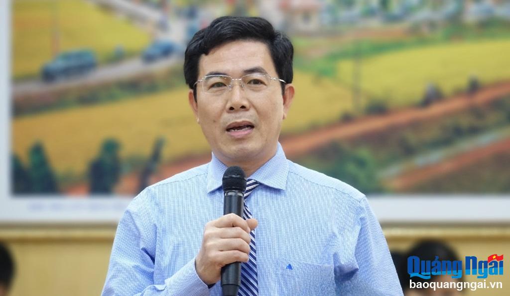 Chủ tịch UBND huyện Tư Nghĩa Nguyễn Đăng Vinh báo cáo công tác quản lý khoáng sản trện địa bàn.