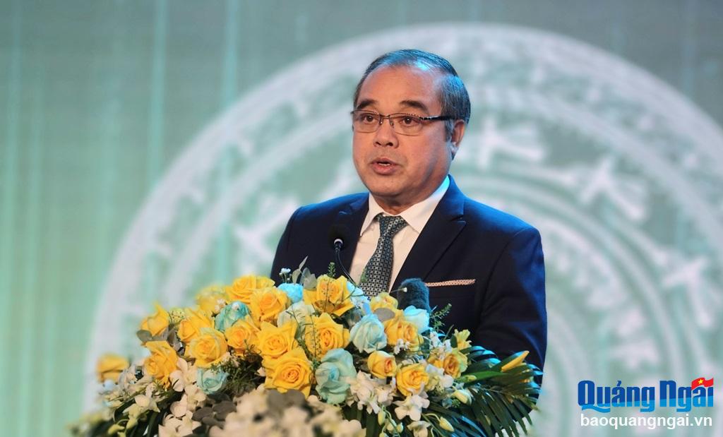 Phó Chủ tịch Thường trực UBND tỉnh Trần Hoàng Tuấn phát biểu tại buổi lễ.