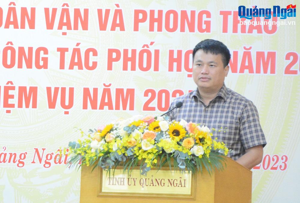 Phó Bí thư Thường trực Tỉnh ủy, Trưởng đoàn ĐBQH tỉnh Đặng Ngọc Huy phát biểu chỉ đạo hội nghị.