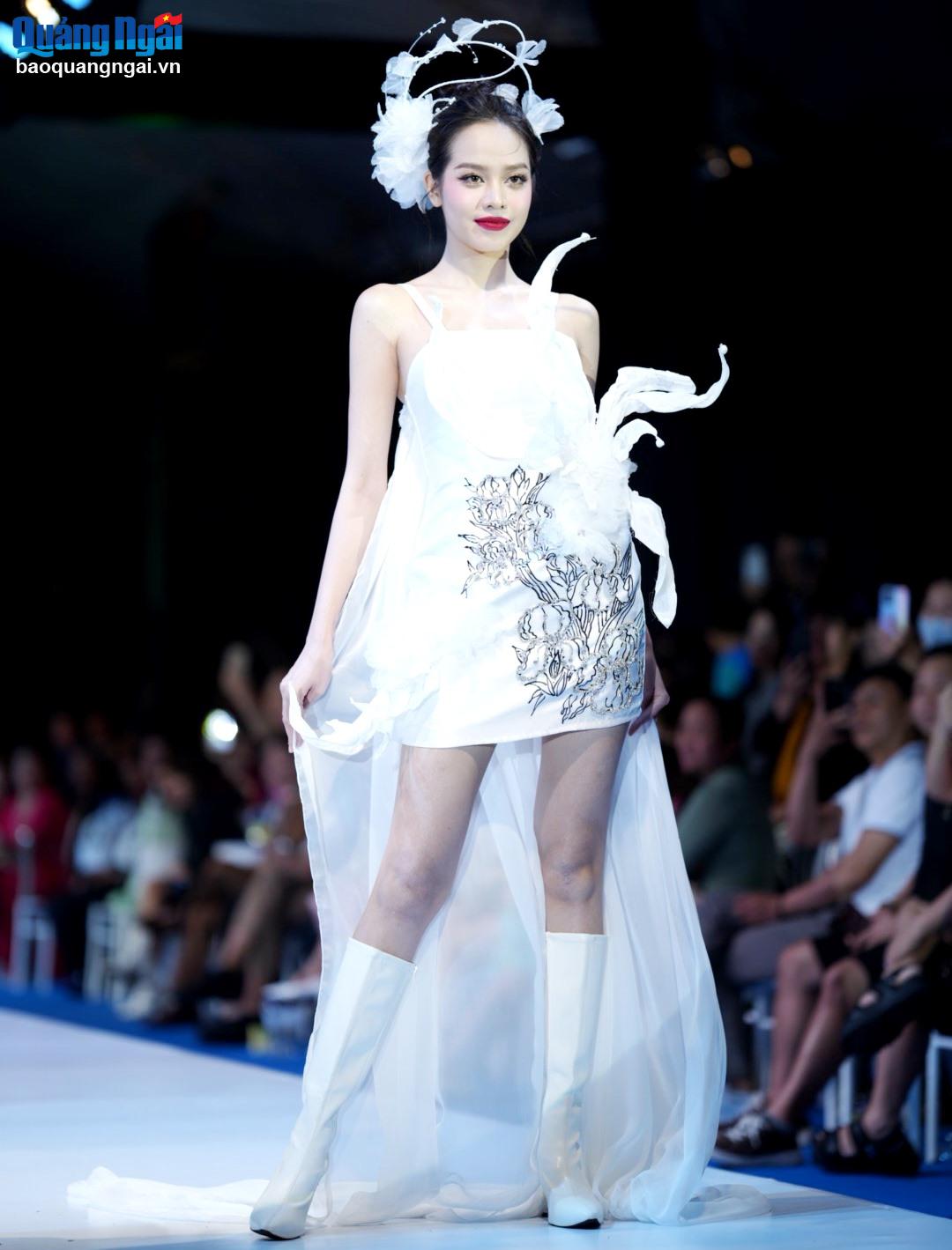 Phần trình diễn của Hoa hậu Việt Nam năm 2022 Huỳnh Thị Thanh Thủy tại Dorii Fashion Week.