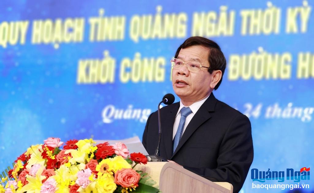 Chủ tịch UBND tỉnh Đặng Văn Minh phát biểu khai mạc buổi lễ.