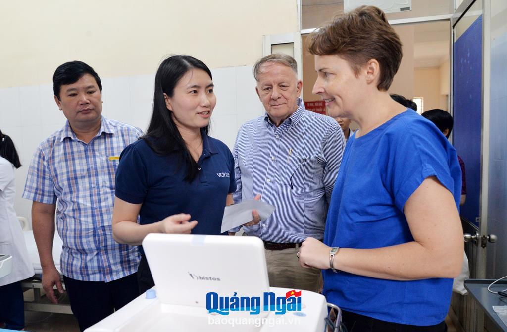 Hiện các thiết bị y tế đã được Trung tâm Y tế huyện Trà Bồng đưa vào sử dụng để phục vụ chăm sóc, điều trị cho trẻ em và trẻ sơ sinh.