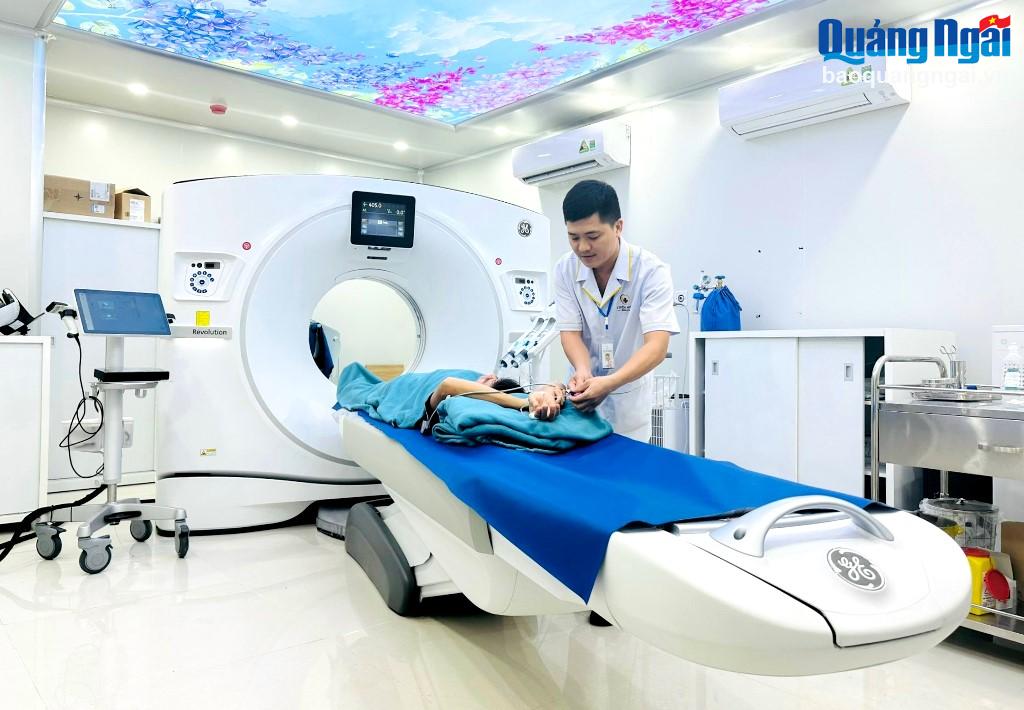 Khâu chuẩn bị cho việc chụp cắt lớp vi tính động mạch vành bằng hệ thống CT phổ 256 lát cắt tại Thiện Nhân Quảng Ngãi.