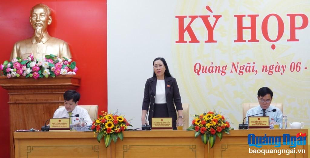 Ủy viên Trung ương Đảng, Bí thư Tỉnh ủy, Chủ tịch HĐND tỉnh Bùi Thị Quỳnh Vân phát biểu tại phiên thảo luận.