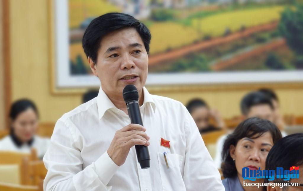 Giám đốc Sở VHTT&DL Nguyễn Tiến Dũng  trao đổi về tình hình phát triển du lịch trên địa bàn tỉnh.