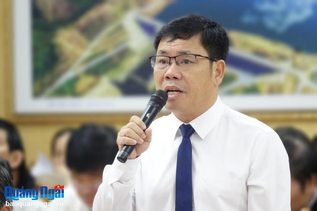 Giám đốc Sở KH&ĐT Nguyễn Văn Trọng trả lời chất vấn.
