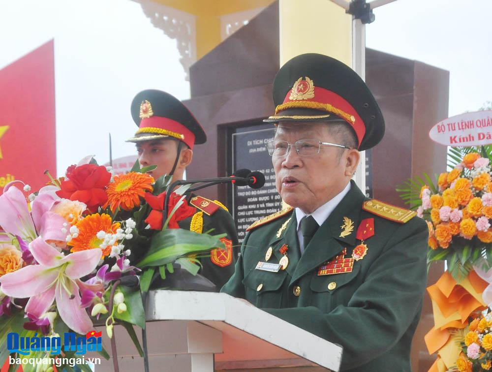 Đại tá Nghiêm Xuân Nhậm - Trưởng Ban liên lạc Trung đoàn Đề Thám phát biểu tại buổi lễ.