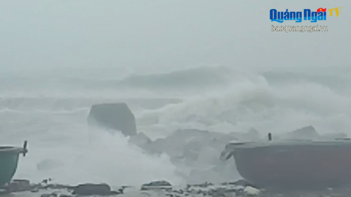 Video: Lý Sơn bắt đầu có gió cấp 9- 10, giật cấp 12
