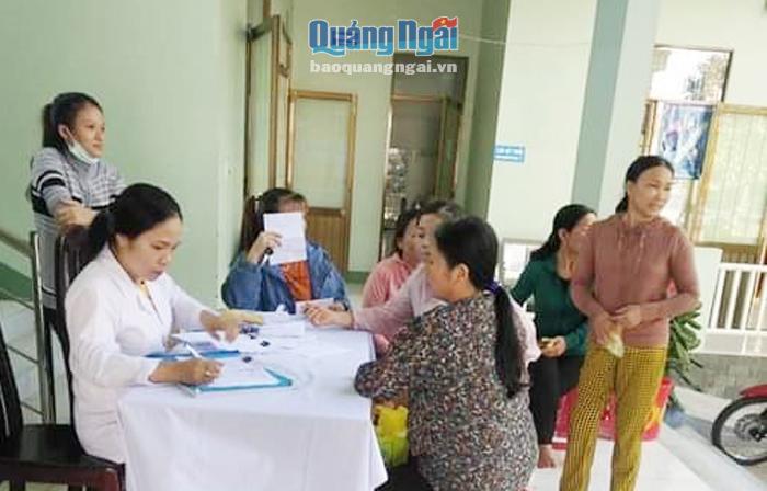 Khám, tư vấn sức khỏe sinh sản cho phụ nữ tại xã Tịnh Sơn (Sơn Tịnh).