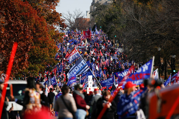 Người ủng hộ Tổng thống Mỹ Donald Trump tập trung trong cuộc tuần hành ngày 14-11 tại Washington - Ảnh: REUTERS