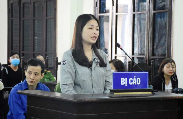 Với việc là chủ mưu vụ án, bị cáo Hoàng Thị Ánh Nguyệt, vợ nguyên Chủ tịch UBND phường Lê Hồng Phong, thành phố Thái Bình, đã bị tuyên phạt 12 tháng tù giam.