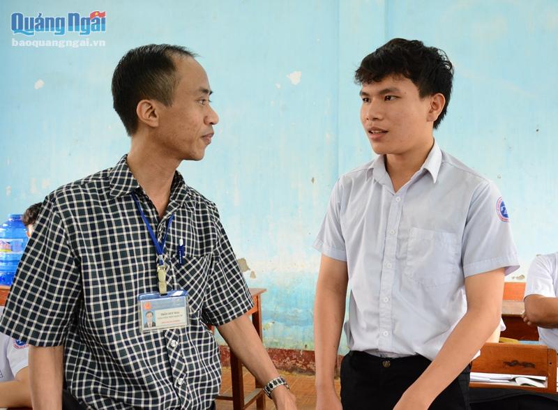 Thầy Trần Duy Nga, nhà giáo duy nhất của Quảng Ngãi đạt  danh hiệu nhà giáo trẻ tieu biểu toàn quốc năm 2020.