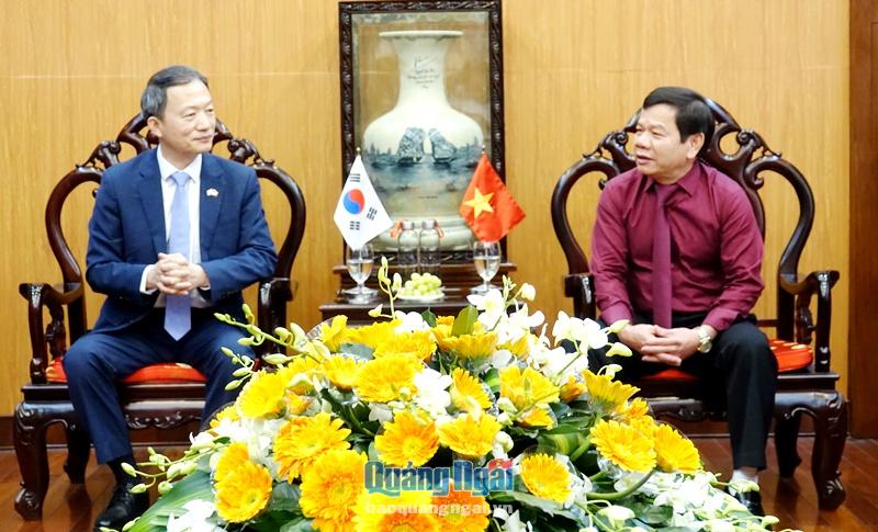 Chủ tịch UBND tỉnh Đặng Văn Minh tiếp Tổng Lãnh sự Ahn Min Sik 