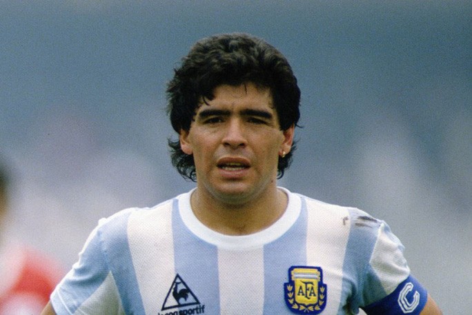 Diego Maradona qua đời ở tuổi 60 vì trụy tim.