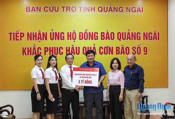 Tiếp nhận 5 tỷ đồng từ Ngân hàng Nông nghiệp và Phát triển Nông thôn Việt Nam