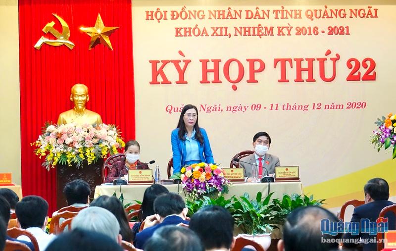 Ùy viên Dự khuyết Trung ương Đảng, Bí thư Tỉnh ủy, Chủ tịch HĐND tỉnh Bùi Thị Quỳnh Vân điều hành phiên thảo luận