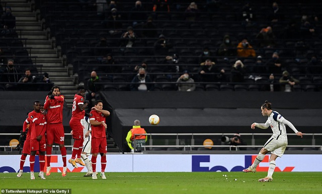 Gareth Bale góp công giúp Tottenham chiến thắng sau pha đá phạt đẹp mắt