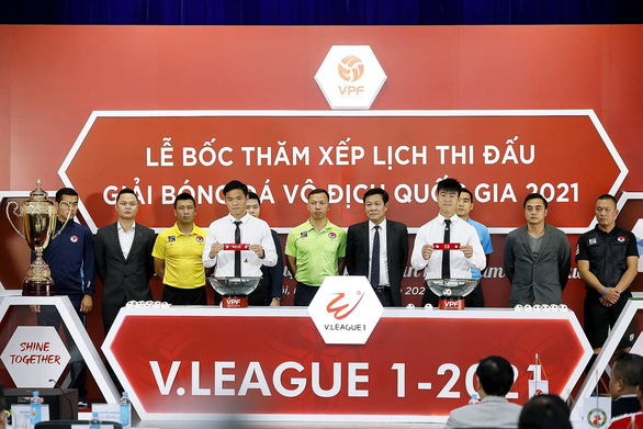 Lễ bốc thăm xếp lịch thi đấu mùa giải 2021 của V-League - Ảnh: MINH HOÀNG