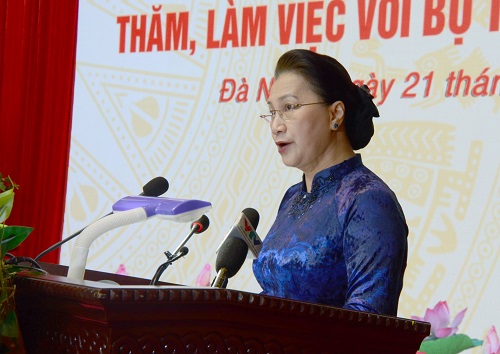 Chủ tịch Quốc hội Nguyễn Thị Kim Ngân phát biểu tại buổi làm việc - Ảnh: VGP/Minh Trang