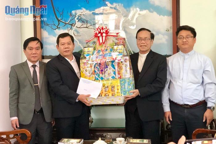 Chủ tịch UBND tỉnh Quảng Ngãi thăm các cơ sở tôn giáo nhân dịp Giáng sinh 2020