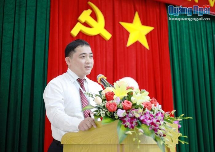 Đồng chí Trần Đình Cảm phát biểu nhận nhiệm vụ mới.