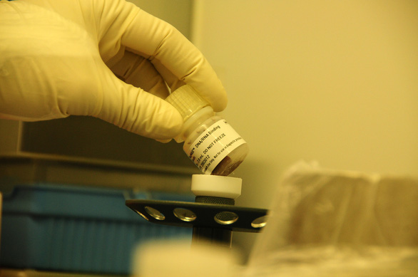Sinh phẩm, hóa chất phục vụ xét nghiệm tìm virus gây COVID-19 - Ảnh: B.D.
