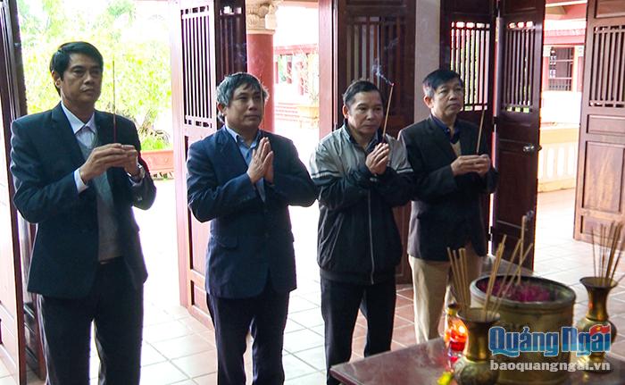 Nhân dịp này, Đoàn đã đến thắp hương tại Nhà lưu niệm cố Thủ tướng Phạm Văn Đồng