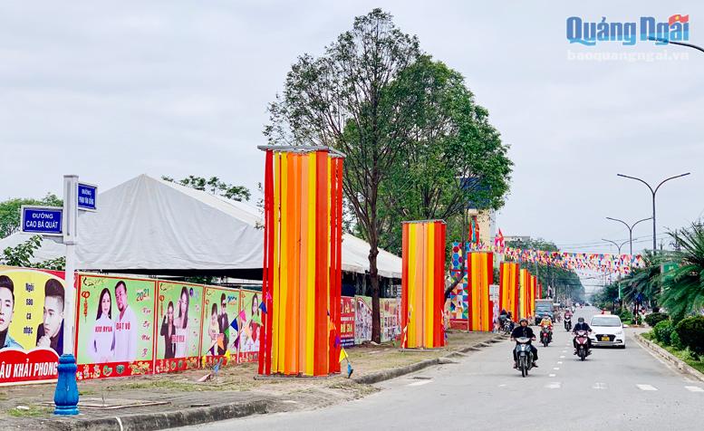 Hội chợ Xuân Quảng Ngãi 2021 tổ chức tại khu chợ tạm cũ, đường Phạm Văn Đồng (TP.Quảng Ngãi).  ẢNH: THANH NHỊ