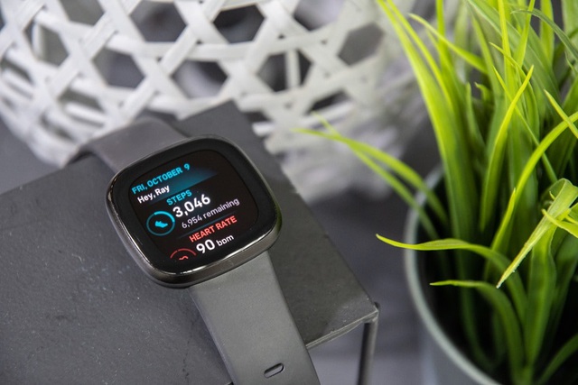 Fitbit Versa 3 - dòng đồng hồ thông minh mới nhất được Fitibit ra mắt vào tháng 9/2020.