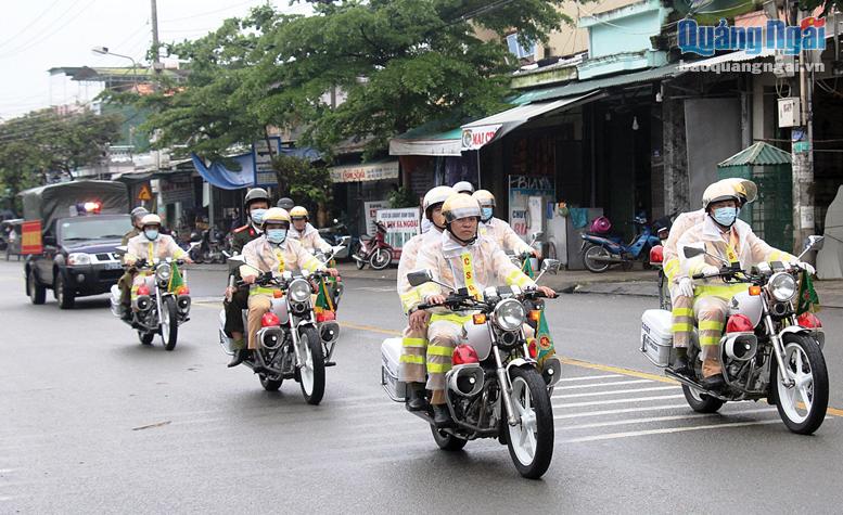 Lực lượng Cảnh sát giao thông (Công an tỉnh) ra quân tuần tra, kiểm soát đảm bảo an toàn giao thông.                           Ảnh: Lê Bá Sơn