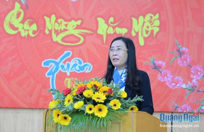 Bí thư Tỉnh ủy Bùi Thị Quỳnh Vân thông báo về tình hình kinh tế- xã hội năm 2020 tại buổi gặp mặt các nguyên lãnh đạo tỉnh