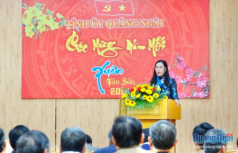 Ủy viên Dự khuyết Trung ương Đảng, Bí thư Tỉnh ủy, Chủ tịch HĐND tỉnh Bùi Thị Quỳnh Vân phát biểu tại buổi gặp mặt