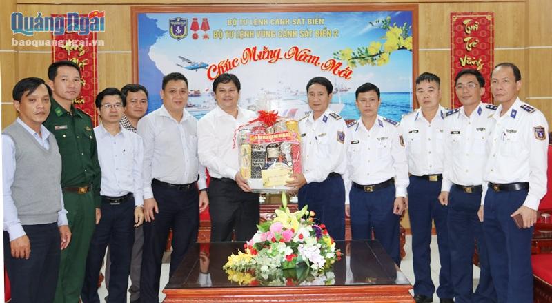 Phó Chủ tịch UBND tỉnh Trần Phước Hiền đến thăm chúc Tết Bộ Tư lệnh Vùng Cảnh sát biển 2