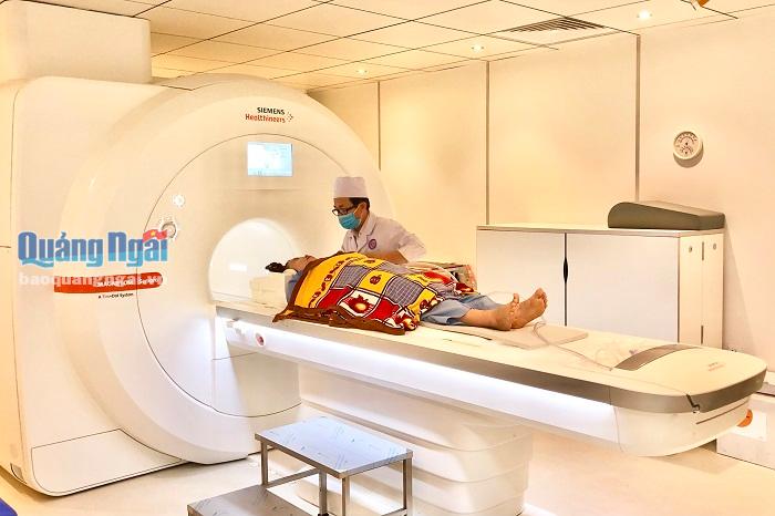 Chuẩn bị cho bệnh nhân chụp cộng hưởng từ MRI tại Bệnh viện Đa khoa tư nhân Phúc Hưng