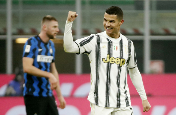 Niềm vui của Ronaldo sau khi ghi bàn vào lưới Inter - Ảnh: REUTERS